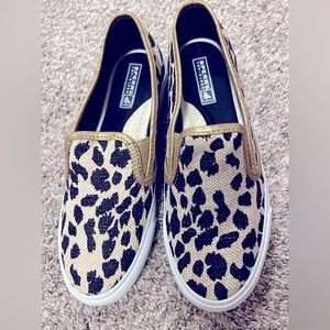 New Sperry size 5